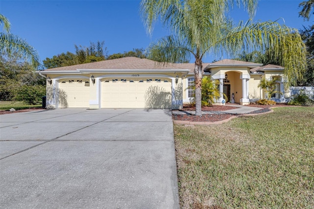 view of front facade featuring a garage and a front yard