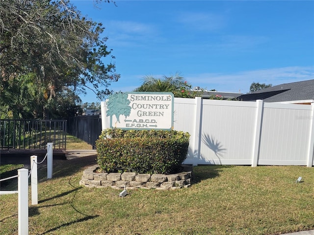 community sign featuring a lawn