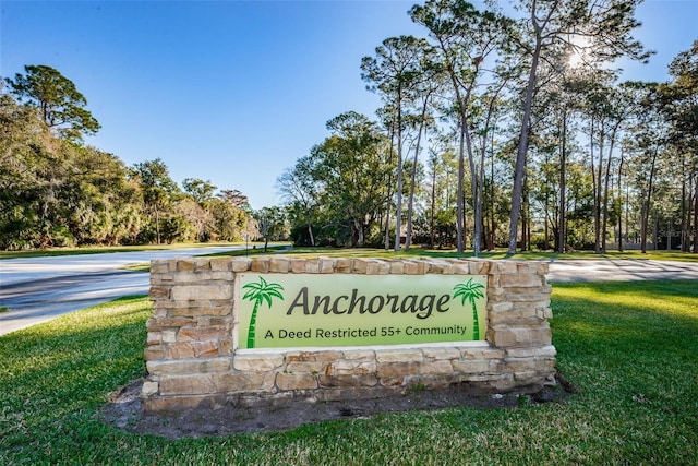 community sign with a lawn