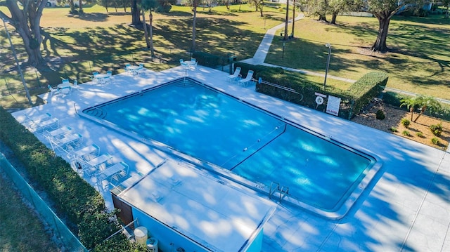 view of swimming pool