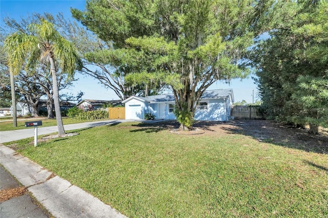 view of front of property featuring a front yard and a garage