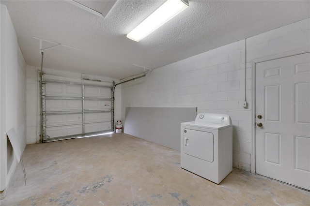 garage with washer / dryer