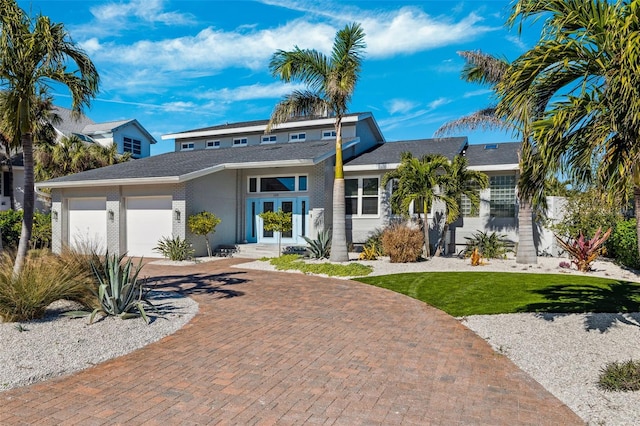 view of front facade with a garage