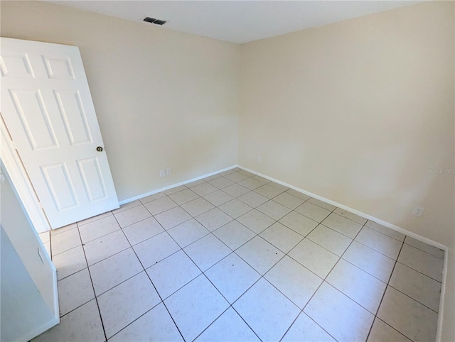 empty room featuring light tile patterned floors