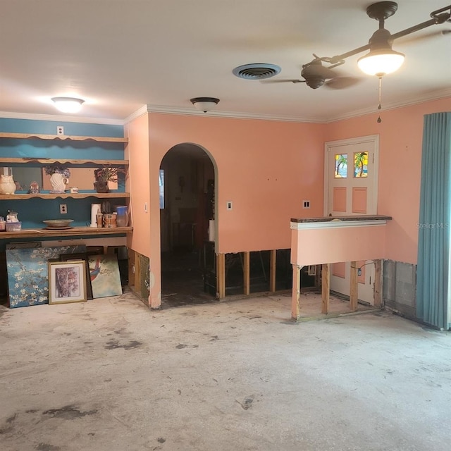 miscellaneous room with ceiling fan and crown molding