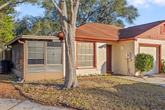 view of front of house featuring a garage