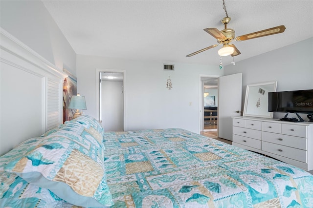 bedroom featuring ceiling fan and a textured ceiling