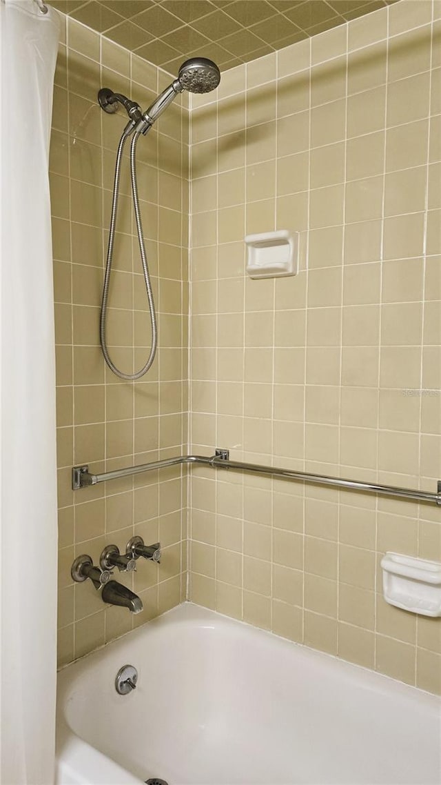 bathroom featuring shower / tub combo