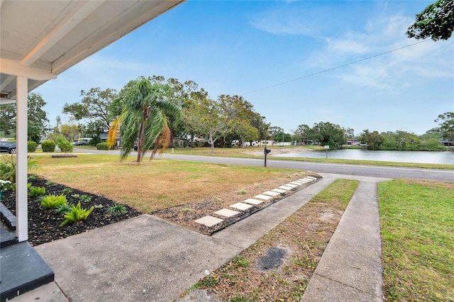 view of yard featuring a water view