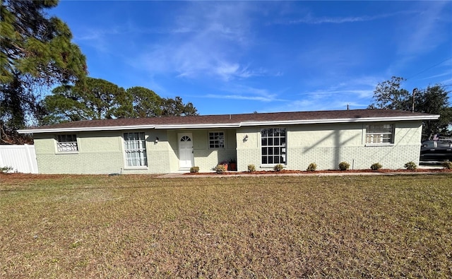 ranch-style home featuring a front lawn