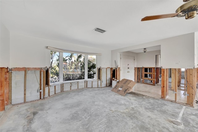 unfurnished living room featuring concrete flooring and ceiling fan