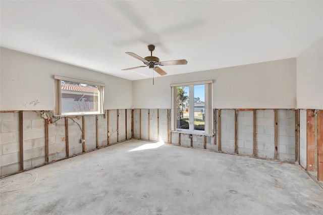 empty room featuring ceiling fan