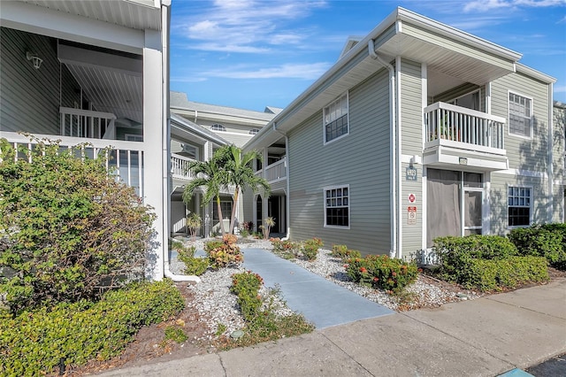 6923 Stonesthrow Cir N Unit 4105, Saint Petersburg, FL 33710 - view of home's exterior featuring a balcony
