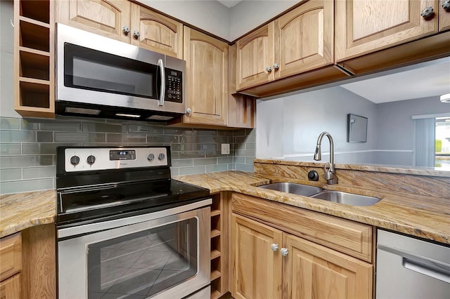 6923 Stonesthrow Cir N Unit 4105, Saint Petersburg, FL 33710 - kitchen with stainless steel appliances and backsplash