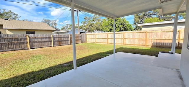 view of yard featuring a patio