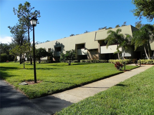 view of home's community featuring a yard