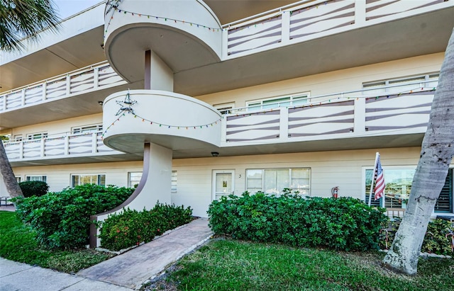 property entrance with a balcony