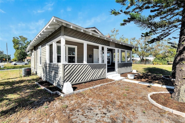 view of front facade featuring central AC unit and a porch