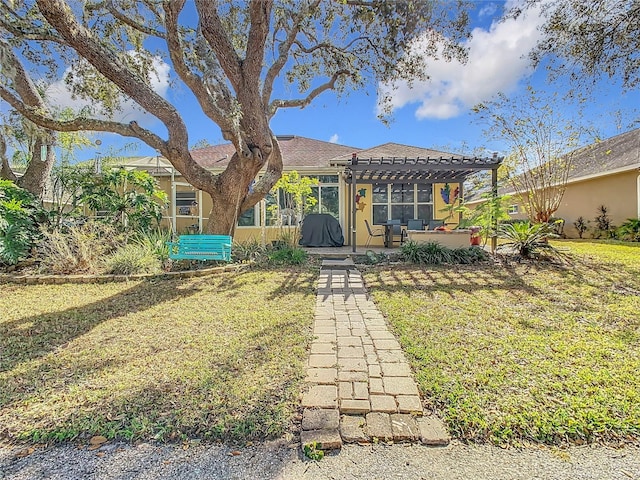 view of front of house featuring a pergola and a front yard