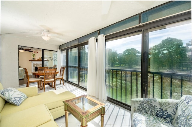 sunroom with ceiling fan