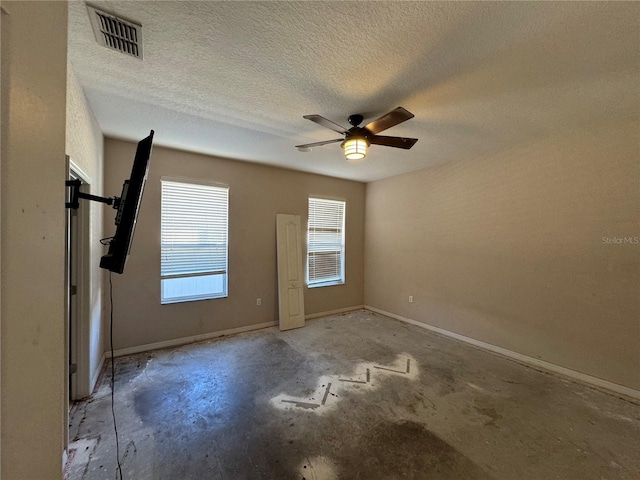 empty room featuring ceiling fan and a textured ceiling