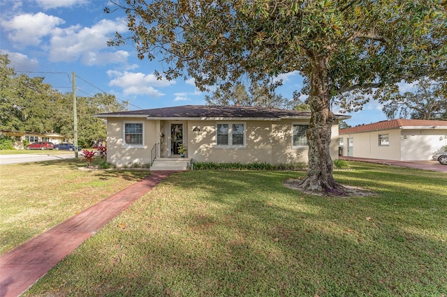 ranch-style home featuring a front lawn