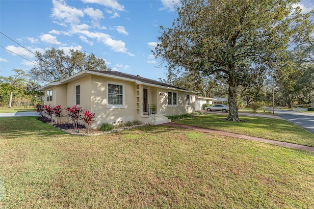 single story home with a front lawn