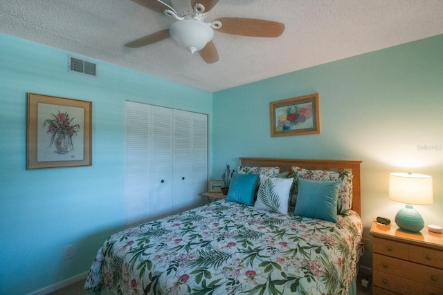 bedroom with a textured ceiling, a closet, and ceiling fan