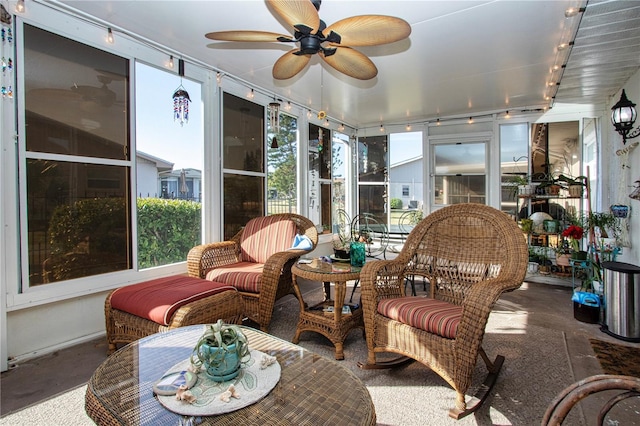 sunroom featuring ceiling fan