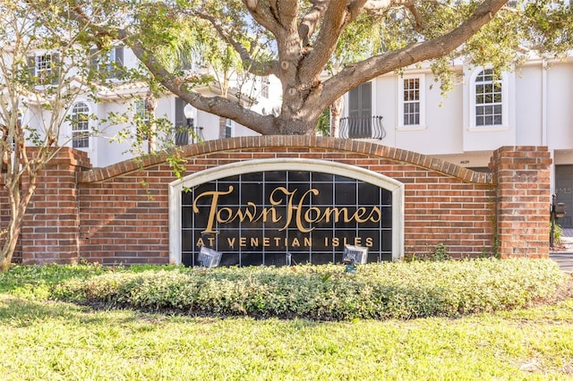 view of community / neighborhood sign