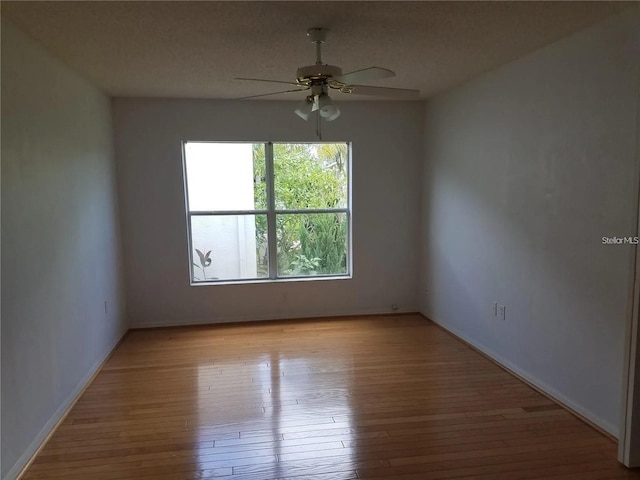 unfurnished room featuring a textured ceiling, light hardwood / wood-style floors, and ceiling fan