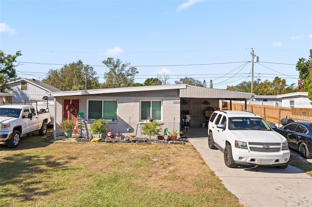 view of front facade featuring a front lawn and a carport