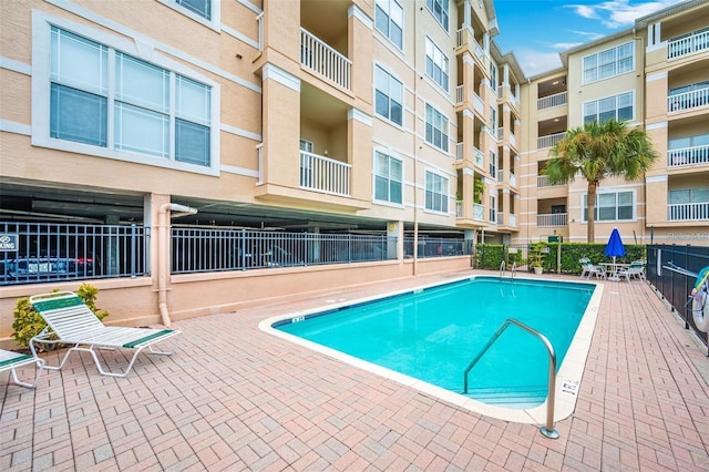 view of swimming pool