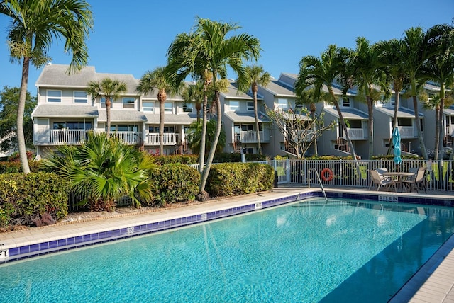 view of swimming pool