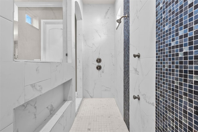 bathroom featuring a tile shower