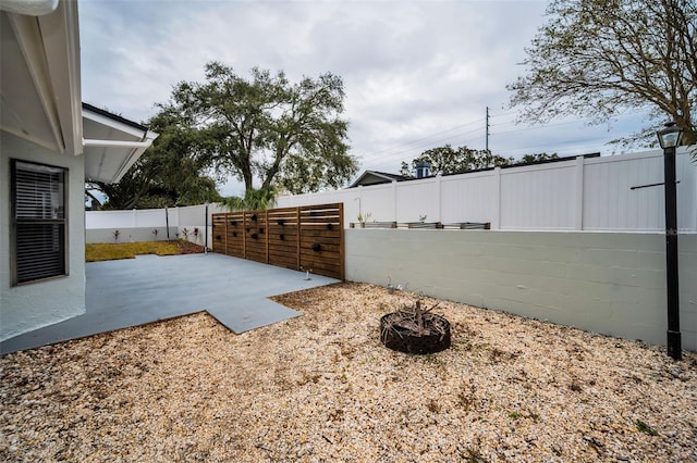 view of yard with a patio