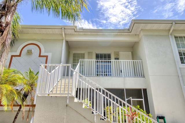 entrance to property with stucco siding