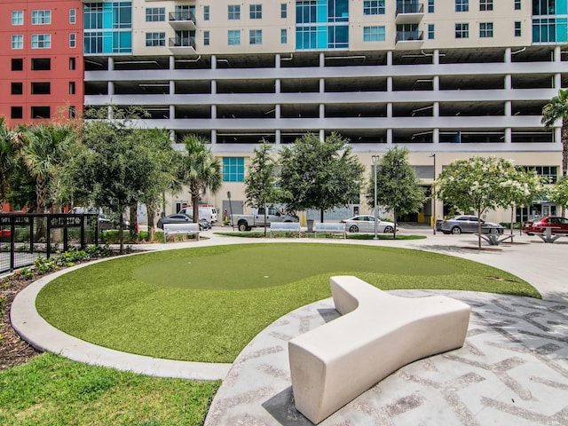 1120 E Kennedy Blvd Unit 927, Tampa, FL 33602 - surrounding community featuring a putting area