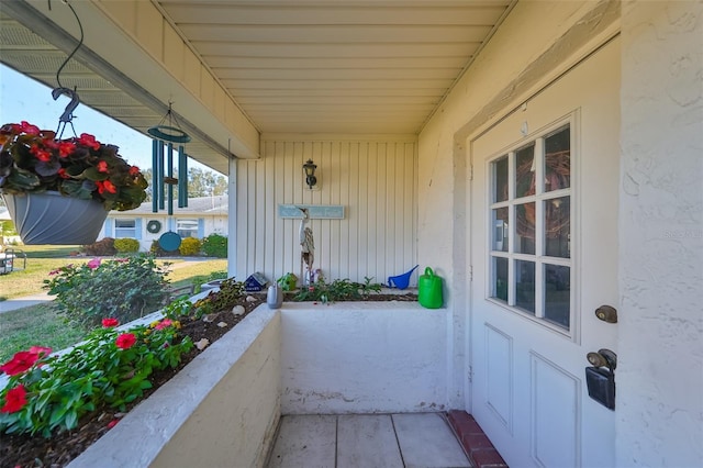 balcony featuring covered porch