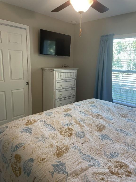 bedroom featuring ceiling fan