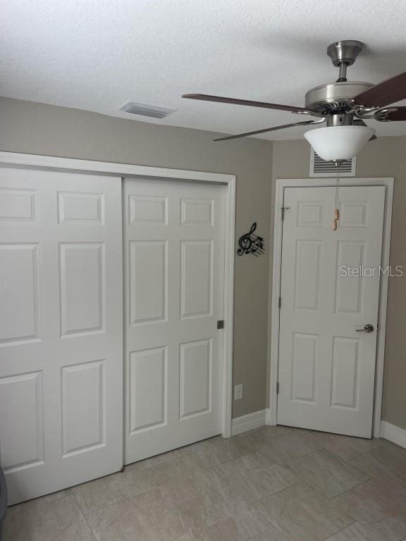 foyer entrance featuring a textured ceiling