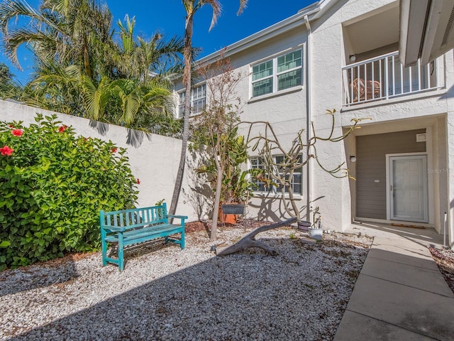 view of yard featuring a balcony