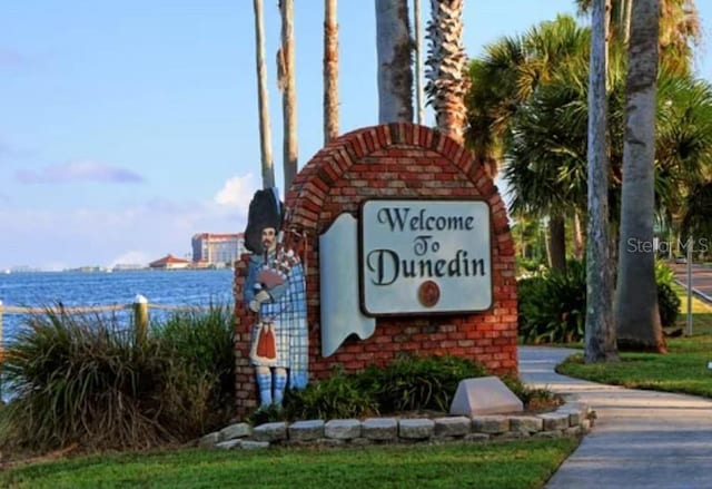 community / neighborhood sign featuring a water view