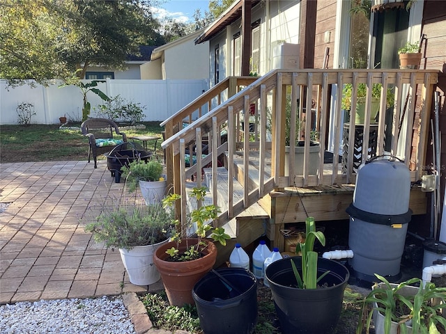1529 Paloma Ln, Dunedin, FL 34698 - view of patio with fence
