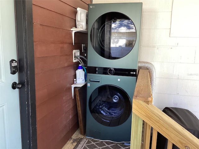 1529 Paloma Ln, Dunedin, FL 34698 - laundry area with stacked washing machine and dryer and concrete block wall