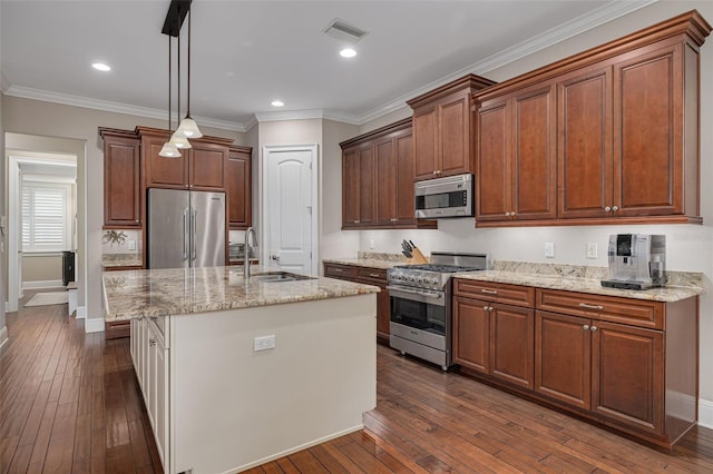 kitchen with sink, dark hardwood / wood-style floors, pendant lighting, a kitchen island with sink, and appliances with stainless steel finishes