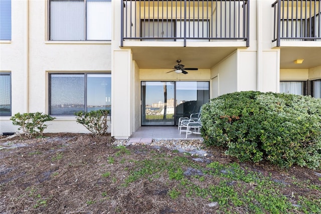 property entrance with ceiling fan