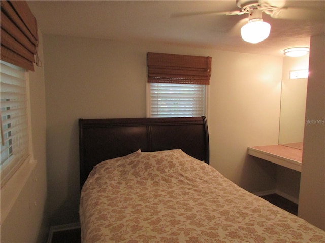 bedroom with ceiling fan