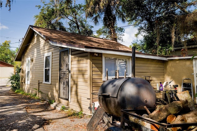 view of outbuilding