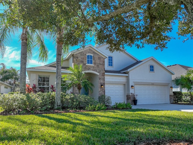 view of front of property featuring a front yard